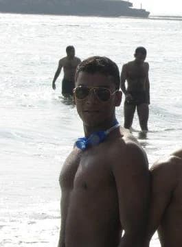 2011 — skinny, with mates at the beach